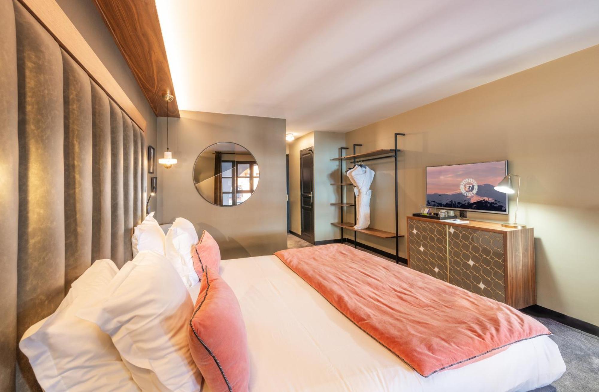 Hotel Fahrenheit Seven Courchevel Exterior foto